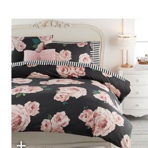 Pottery Barn Teen Queen Duvet Cover and shams